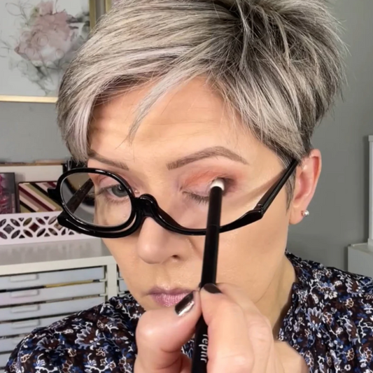 Defining Hooded Eyes: A Guide to Flawless Application